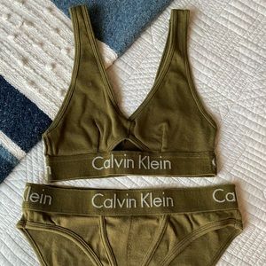 Calvin Klein Bra & Underwear Set
